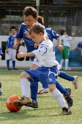 DEVELOPING COMPETENCIES FOR GRASSROOTS COACHES A competency is a combination of the