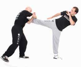 Round kick The round kick is a very common attack. It s easy to throw and easy to block. Let s go through the progression of defences that we use at my Academy.