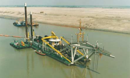 Jokra was positioned on one spud and two side anchors. The dredger also had a back-up stern anchor in place during dredging and relocation upstream from the pipeline (Figure 5).