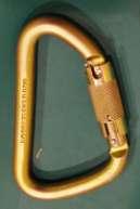 A karabiner should be loaded with the weight pulling along the major axis.