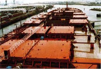 2.4 Side-Rolling Hatch covers Large bulk carriers, ore carriers and oil-bulk-ore carriers are usually provided with side-rolling hatch covers.