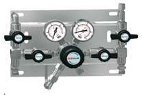 side Optional contact pressure gauges for gas supply failure monitoring Internal gas purging (BMD 5-32) Connection for 2 x 1 cylinders, extension for 2 x 4 cylinders, in BMD 5-32 8 6 5 7 4 2 2 3 out