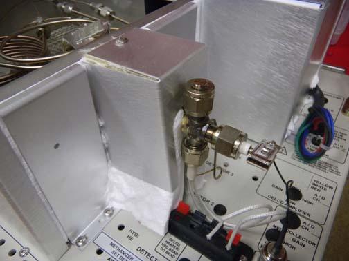 On the right side of the column oven is located the Thermal Conductivity Detector ( TCD ) which detects all the gases from