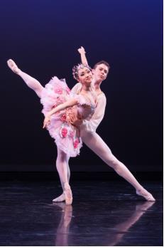 different kinds of costumes, depending on the ballet they are performing In classical ballets, women wear tutus, and men wear
