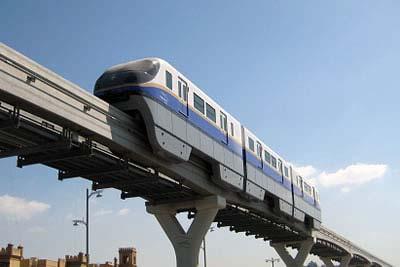 4. Monorail Seminar Train on the monorail On 30th April 2009, the Palm Jumeirah Transit System started operation of their monorail system.