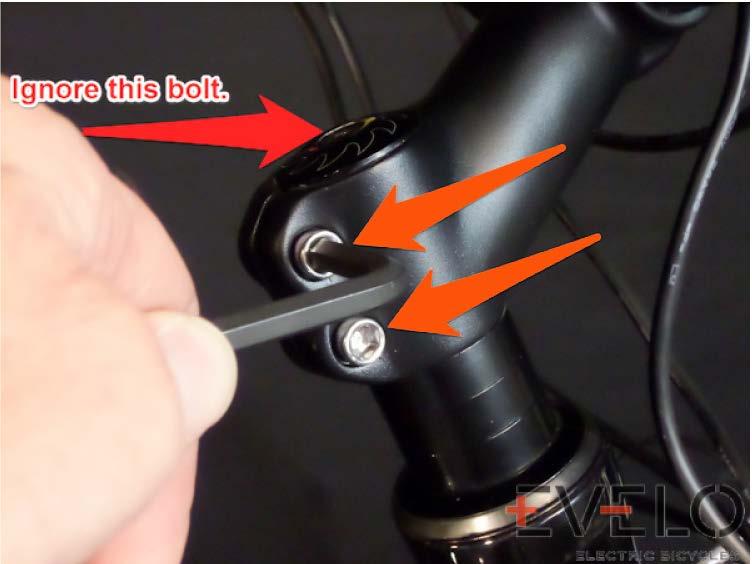 Once the spring is against the lever s nut, slide the skewer through the axle so that the lever is on the same side as the brake disc. STEP 2 : ATTACH FRONT FENDER 1.