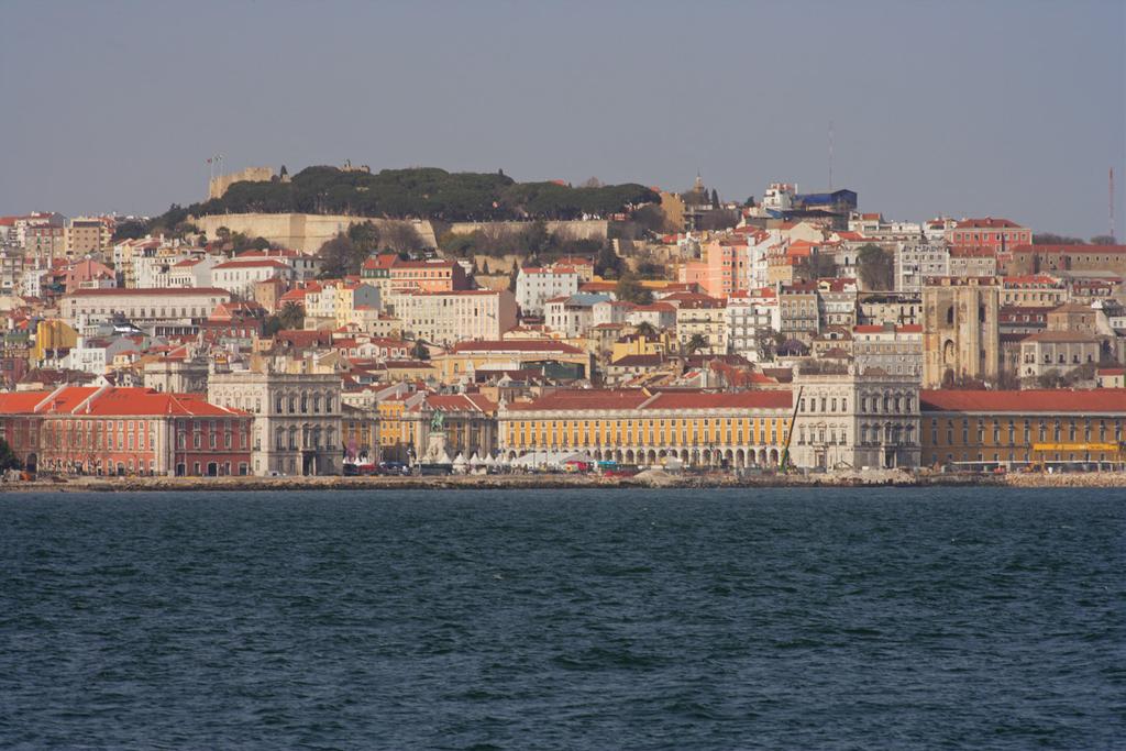 LISBOA With more than 20 centuries of history, Lisbon is the capital of Portugal since 1256.