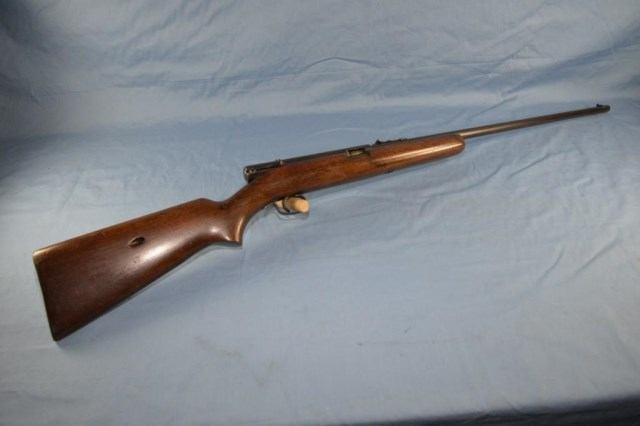 1 WINCHESTER MD 74 RIFLE W/ SCOPE -.22 SHORT CAL.
