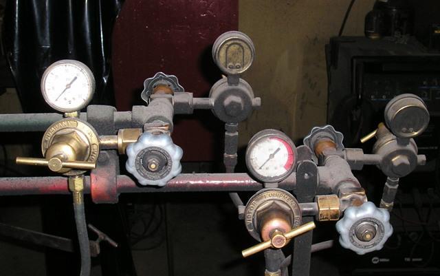 OFW Equipment-Secondary Regulators Regulators for each booth Control flow of gases