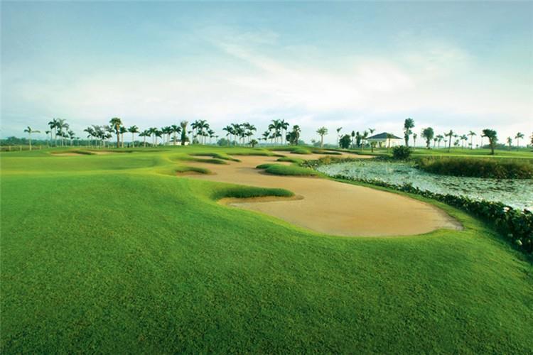 All in it takes around 90 minute to reach the golf course from the main hotel districts in Ho Chi Minh City. The 18-hole Korean owned course was developed by Ron Fream s Golfplan Company from the USA.