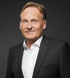 INTRODUCTION OF BORUSSIA DORTMUND Management Hans-Joachim Watzke CEO Appointed managing director of Borussia Geschäftsführungs-GmbH in 15/2/2005 Responsible for companys' strategy and the business