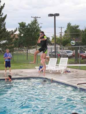Kiwanis Outdoor Pool 550 Garland Drive 303.457.1578 Family Fun Swim Monday-Thursday 5-8 p.m. June 3-August 16 Enjoy a warm summer evening with your family at Kiwanis Outdoor Pool.