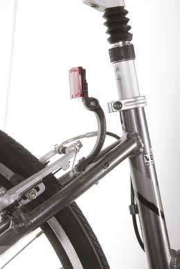 3 Tighten the pedals by hand, then using a spanner fully tighten in the correct rotation.