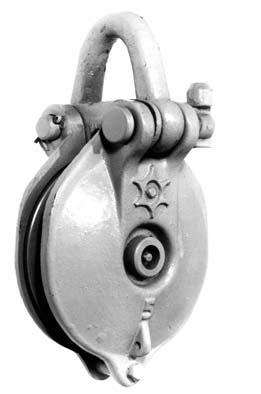 RIGGING HARDWARE SNATCH BLOCKS & CABLE GRIPS CAUTION: NEVER EXCEED THE WORKING LOAD LIMIT 4 RED IMPORT SNATCH BLOCK Snatch block with bail. All steel ball bearing. Heavy Duty cast shell.