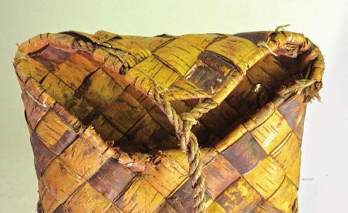 92 Estonian Birch-bark Satchels: Particularities and Weaving Techniques Abstract The largest group of birch-bark items in the collections of Estonian museums (around 190 objects) consists of satchels