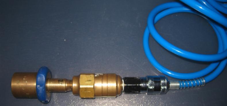 And on the end of that hose, we can attach a tyre inflating gun that match the type of rim valve we used for the balloon