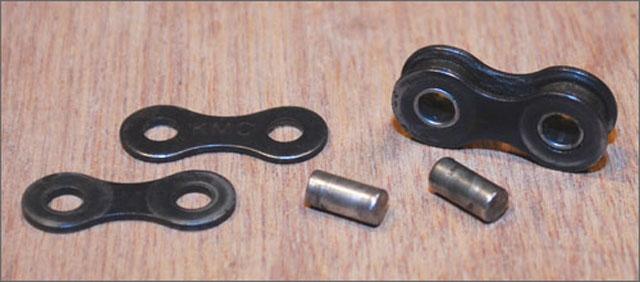 Figure 6 - Parts of a chain link The two outer plates, pins, and rollers with inner plates are shown in Figure 6.