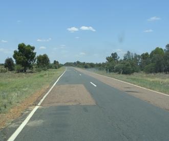 North of Augathella the road width varies between 7m and 8m for approximately 85km and roadsides generally are clear.