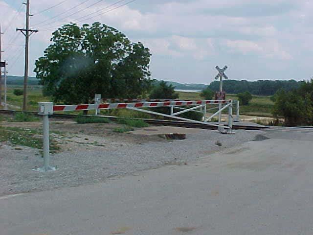 Temporary Crossing Closure Fort Leavenworth, Kansas Sound Level for a Motorist When Train is ¼ Mile From Crossing Locomotive Horn vs Automated Train Horn MOTORIST DISTANCE DISTANCE LOCOMOTIVE