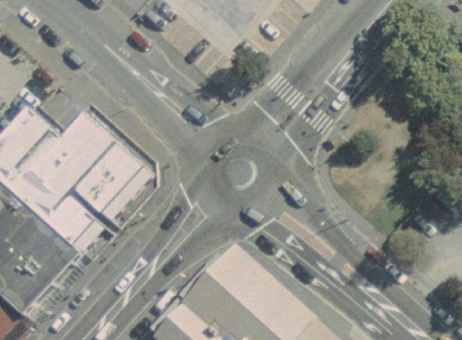 Stanley Street/Shotover Street, Queenstown - Traffic Modelling Report 3 1.2 Existing Intersection Layout The intersection is currently a single lane roundabout.