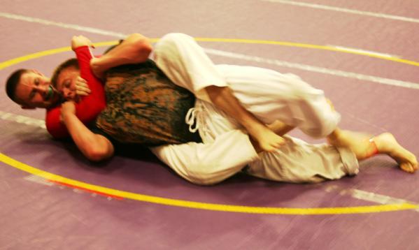 WIN BY IPPON WITH A PIN (OSAEKOMI WAZA) (Ages 14 and Under) FOR ATHLETES AGES 14 AND UNDER, HOLDING AN OPPONENT IN OSAEKOMI FOR 25 SECONDS WILL SCORE IPPON AND WIN THE MATCH.