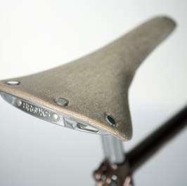 Assembled with the best components by Shimano and Brooks Cambium saddle and grips. Remarkably lightweight.