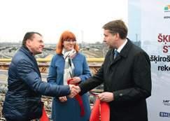 OSTAS Kvalitatīva dzelzceļa infrastruktūra ceļ konkurētspēju Satiksmes ministrs Uldis Augulis kopā ar VAS Latvijas dzelzceļš valdes priekšsēdētāju Edvīnu Bērziņu un kompānijas BMGS valdes