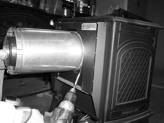 Fasten SLP Vent to Stove Figure 5 SLP Pipe onto SL-D Collar Sli e the rst section o vent over the SL-D