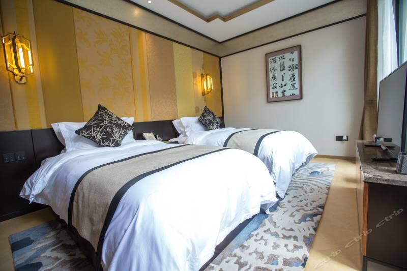 resort 2Single (1 bed): 900RMB/night/room/breakfast Hot
