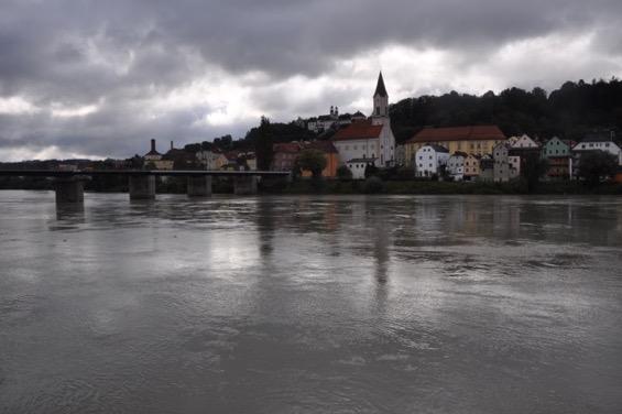The Danube Passau to Vienna September 5-12, 2015 By Fred Yu Tour leaders Deb and Jay Wuchner introduced a congenial group of 39 to the pleasures of the Rad Urlaub German for bicycle vacation in the