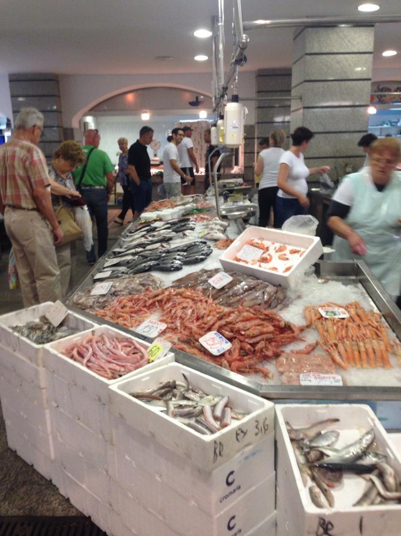 PLACES FOR PURCHASE OF FISHERIES PRODUCTS 5 of consumers buy fishery products at fish markets and over half in shopping centres In Istria and only a third buys fish in shopping centres, while they