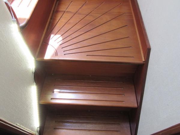 WOOD STAIRS 