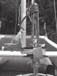 Pass the jib furler line through the cam cleat on the starboard side of the front beam. (figure 29) 14.