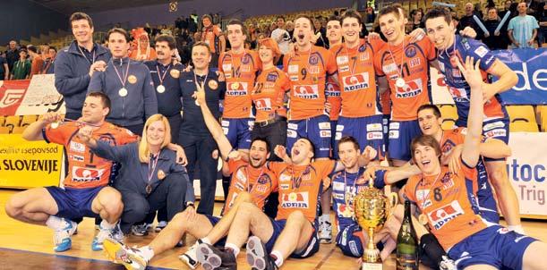 V srednjeevropski ligi (MEVZA) je osvojilo drugo mesto, v evropski ligi prvakov se ni prebilo v višji krog tekmovanja in je nadaljevalo sezono v evropskem Pokalu CEV ter jo naposled tudi zaključilo v