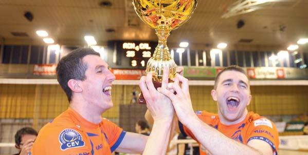 Milan Rašić in Uroš Kovačević 2006/2007 - The team of OK Autocommerce celebrates victory in all four cups it participates in: the national championship, the Slovenian Cup, the Mevza League and the