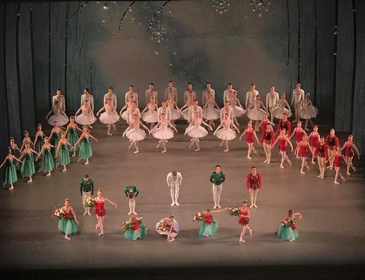 AFPOB Patrons Celebrate "Jewels" July 20-21, 2017 On July 20th, the Paris Opera Ballet shared the stage of the David Koch Theater with the New York City Ballet and the Bolshoi Ballet in an historic
