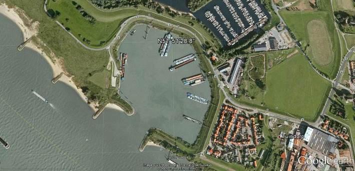 (RWS,2014) as reference for the determination of the impact of the project on the river flow and sedimentation. 4 DESIGN OF HARBOURS TUINDORP AND SPIJK 4.1 Upgrading of the harbour at Tuindorp 4.1.1 Upgraded of existing port: The existing harbour at Tuindorp (see Figure 4.