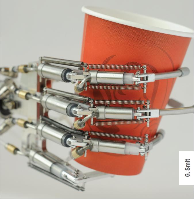 Problem Definition Figure 5: The Delft Cylinder Hand. The fingers are actuated by 7 hydraulic cylinders.