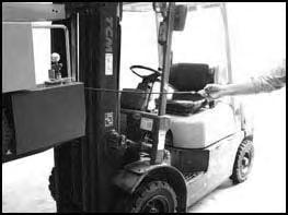 OPERATION 4. Dismount the forklift. FOR SAFETY: Before leaving the forklift, stop on a level surface, set the forklift parking brake, turn off the forklift and remove the key.