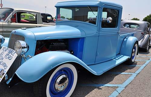 Leesburg, FL s Don Snyder has this baby blue 34 Ford PU.