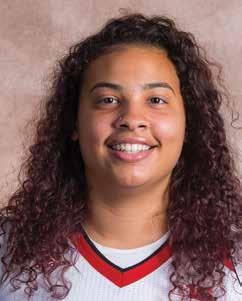 32 2017-18 NEBRASKA WOMEN'S BASKETBALL FIVE FACTS ABOUT DARRIEN 1. Darrien has two dogs, Moose and Bailey. 2. Her favorite food is anything with potatoes. 3. Darrien really likes musicals. 4.