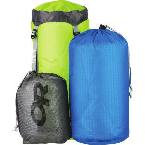 Check out the following links to find a dry bag that will work for you: http://www.theclymb.com/stories/buying-guide-item/how-to-buy-a-dry-bag/ http://www.rei.