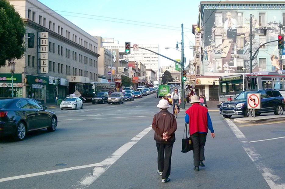Morning traffic exiting the Broadway tunnel while elderly pedestrians cross at Broadway and Columbus 2. BROADWAY STREET 2.1 INTRODUCTION Since the construction of the Robert C.