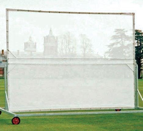 Whilst not a requirement at all levels of community cricket, sight screens are recommended for Premier/Regional level cricket
