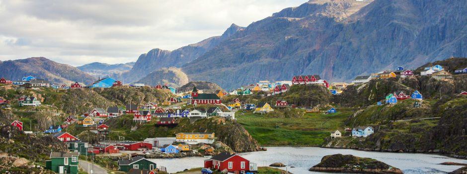 Early in the morning we arrive at Sisimiut and after breakfast we ll get an idea of what modern Greenland looks like.