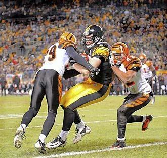 Roethlisberger, Steelers overcome wintry conditions to solidify AFC North lead http://www.post-gazette.com/pg/08326/929696-66.