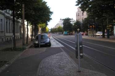 Tram stop with cap design and elevated bicycle lane