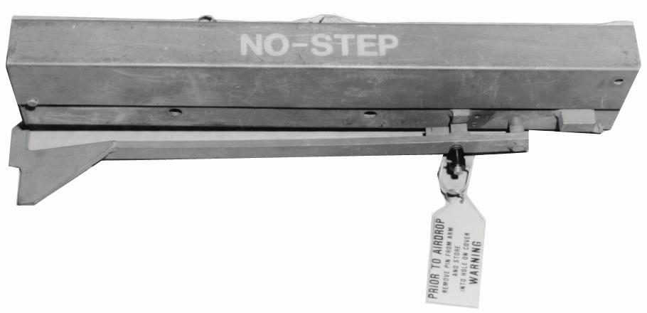 Extraction System Step: 5. Verify the positioning of the installed actuator as follows: Hold the actuator arm in place, and remove the locking pin.