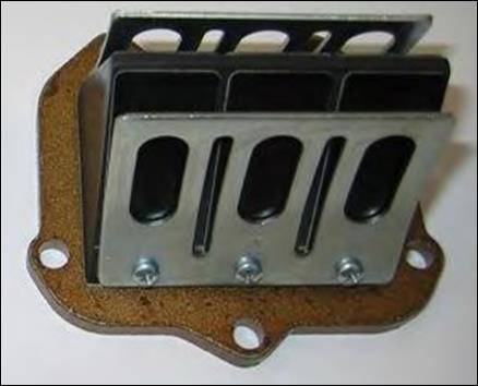 the carburettor stop mounting face. This is a manual trimming operation consisting of a small corner break of less than 3mm in width.
