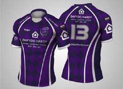 NEWS continued Wednesday, 1st April, 2015 Menai Bridge looking smart for Eirias Final The Bridge unveiled their new kit, sponsored by Dafydd Hardy, as they make preparations for the North Wales